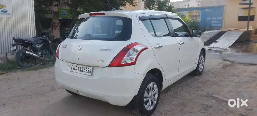Well Maintained Maruti Suzuki Swift 2012 Petrol