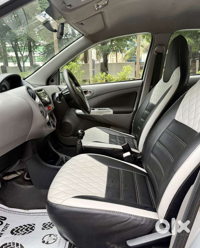 Toyota Etios V, 2011, Petrol