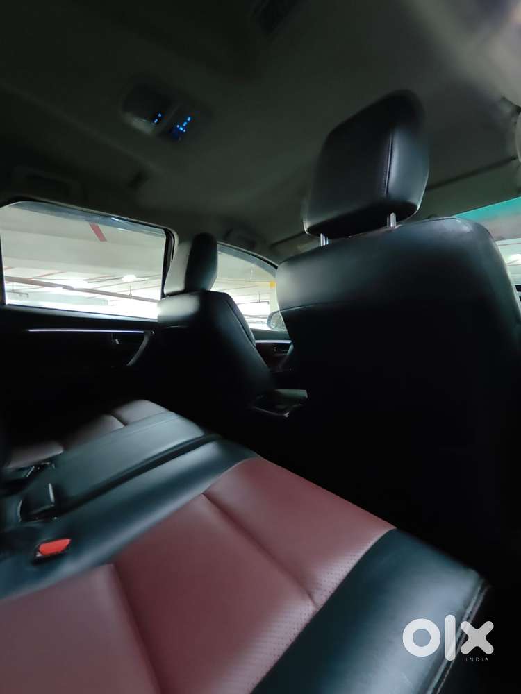 Toyota Fortuner Legender