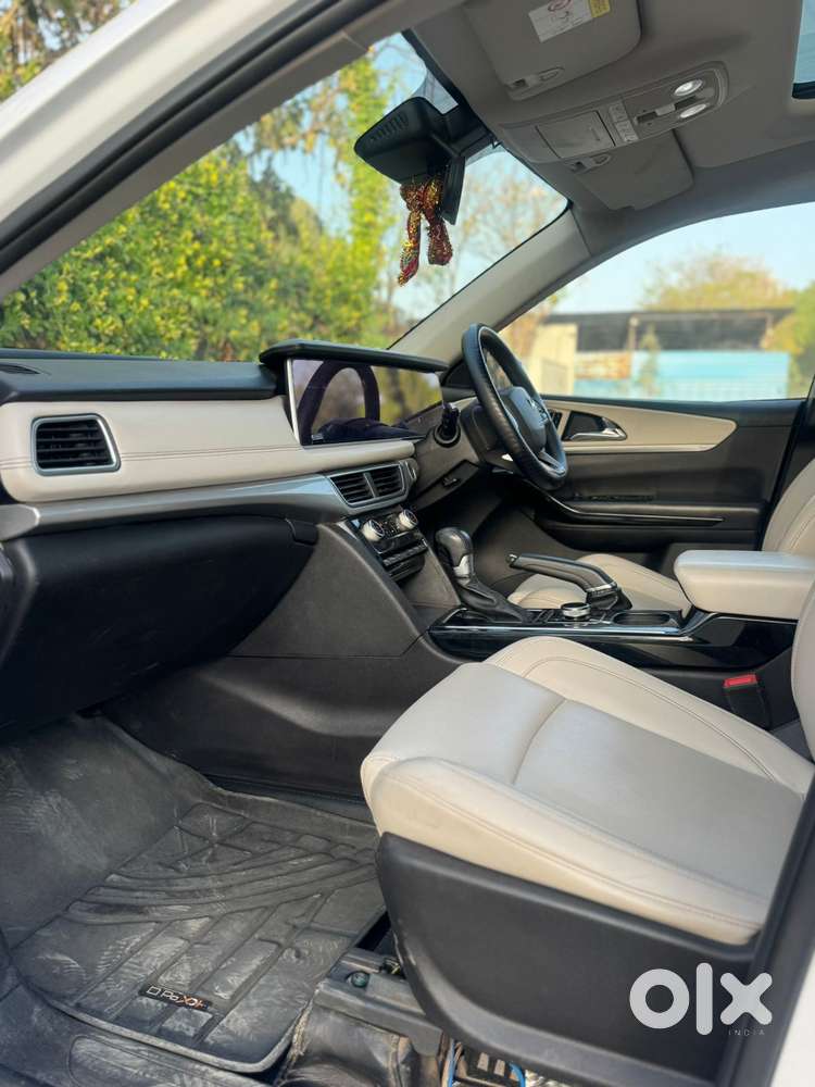 Mahindra Xuv700 2.2 Ax 7 Diesel At Str Awd, 2023, Diesel