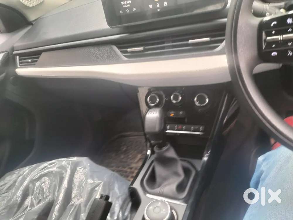 Tata Nexon Pure Pluse 1.2l Turbo 6-speed Manual