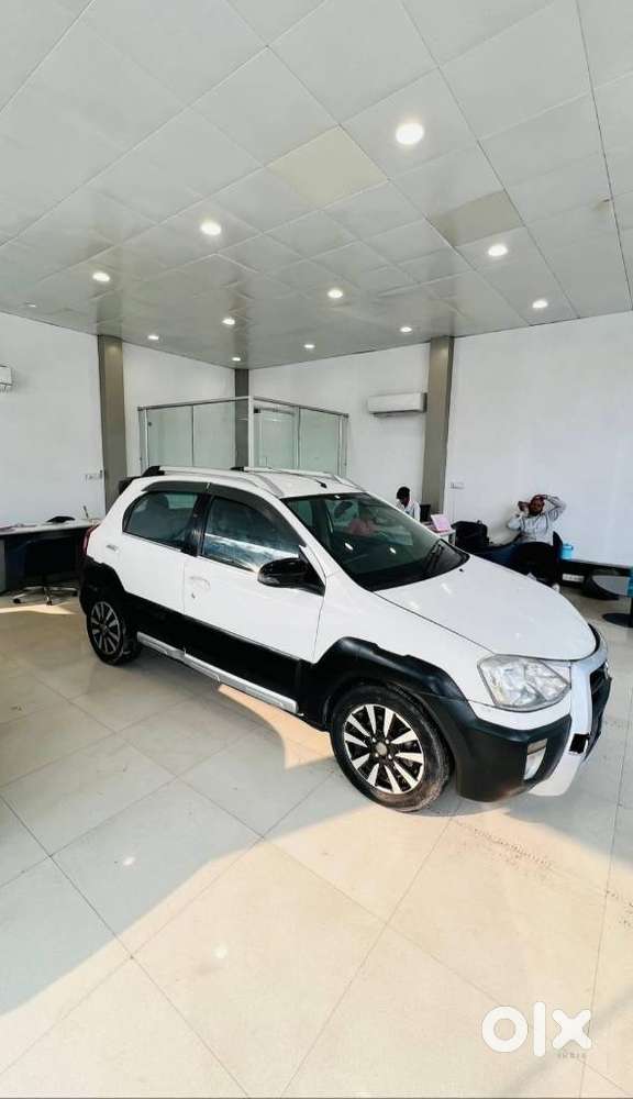 Toyota Etios Cross, 2014