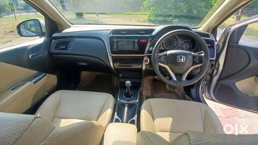 Honda City V Mt Sunroof, 2015, Petrol