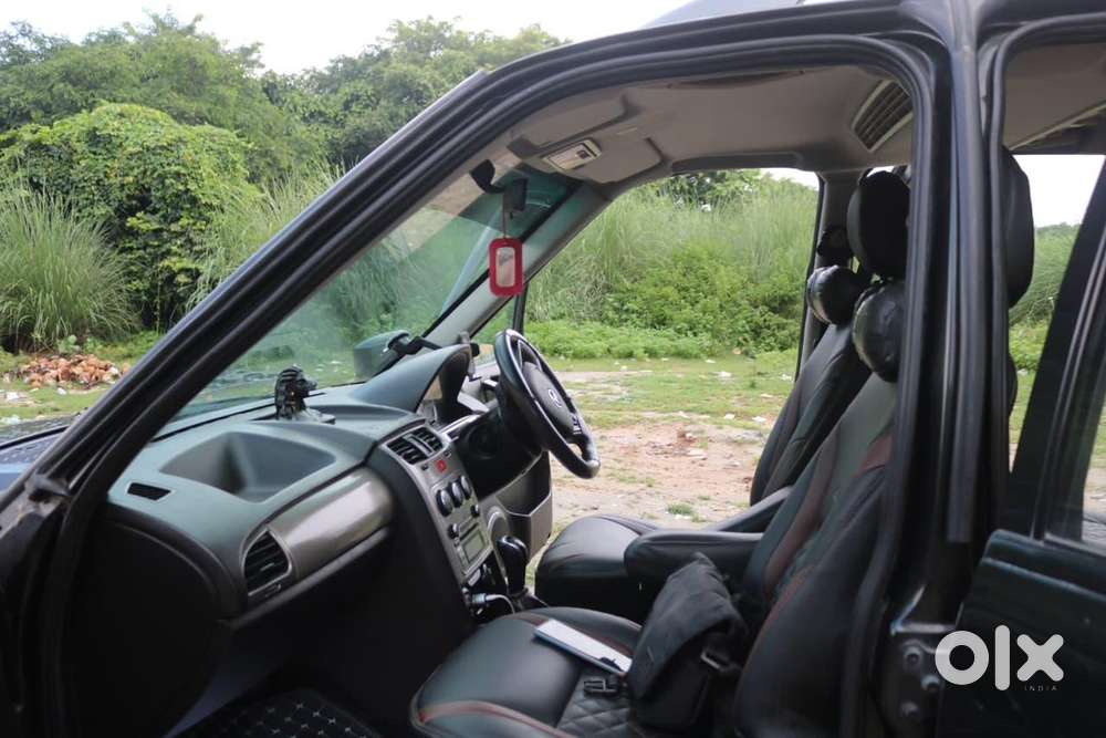 Tata Safari Storme Black Color