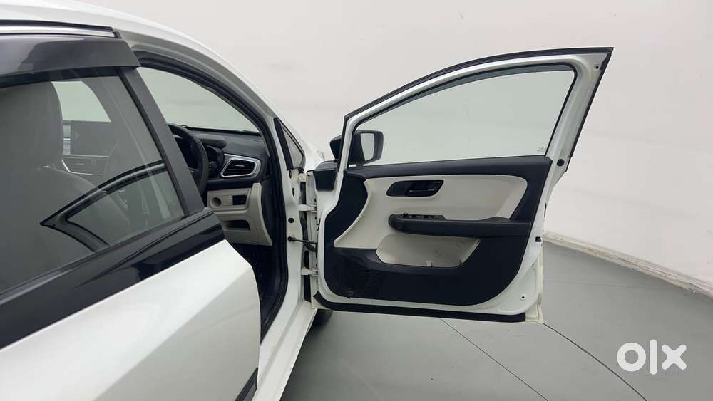 Tata Altroz 1.2 Xm, 2024, Petrol