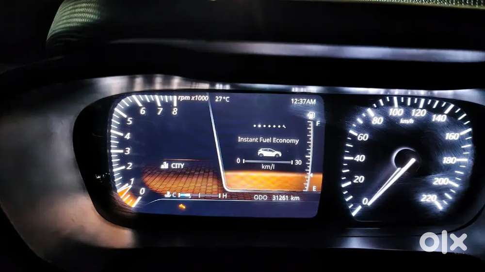 Tata Altroz 1.2 Xz Dec 2024 Petrol Bs6 Ph2) Sunroof