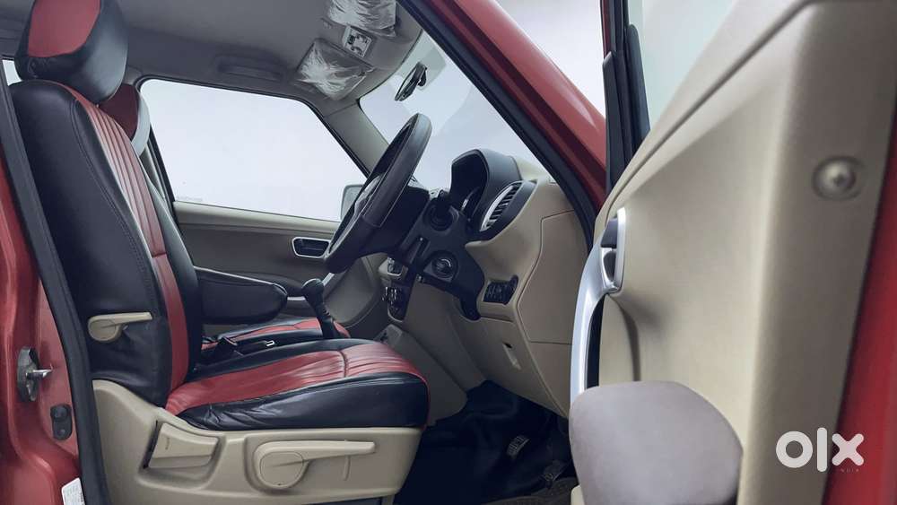 Mahindra Tuv 300 Mhawk100 T8 Dual Tone, 2016, Diesel