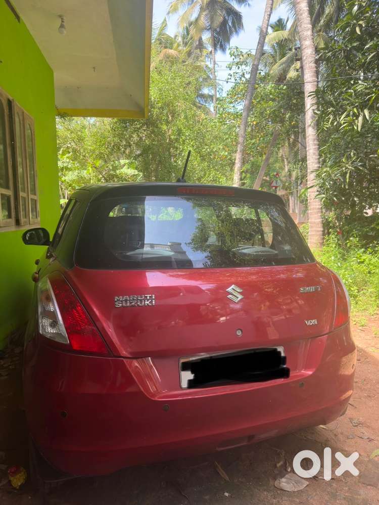 Good Condition Swift 2013 Red Car