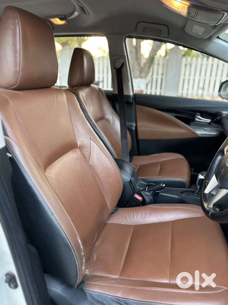 Toyota Innova Crysta 2.8 Zx At 7 Seater, 2016, Diesel