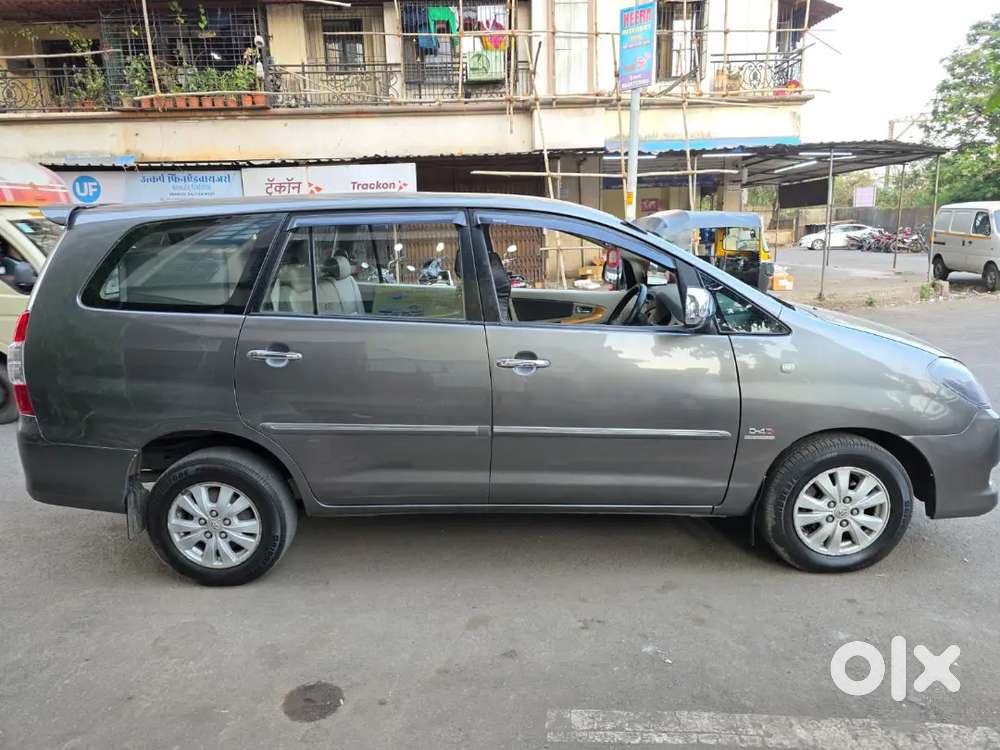 Toyota Innova V 2011
