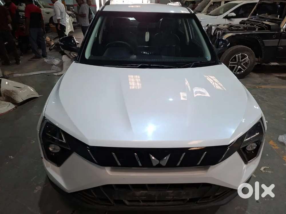 Mahindra Xuv 3xo 2025 Petrol 2500 Km Driven