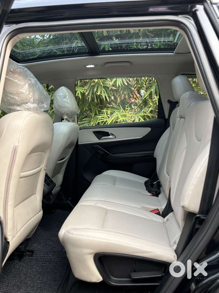 Mahindra Xuv700 2.2 Ax 7 Diesel Mt Luxury Pack Str, 2025, Diesel