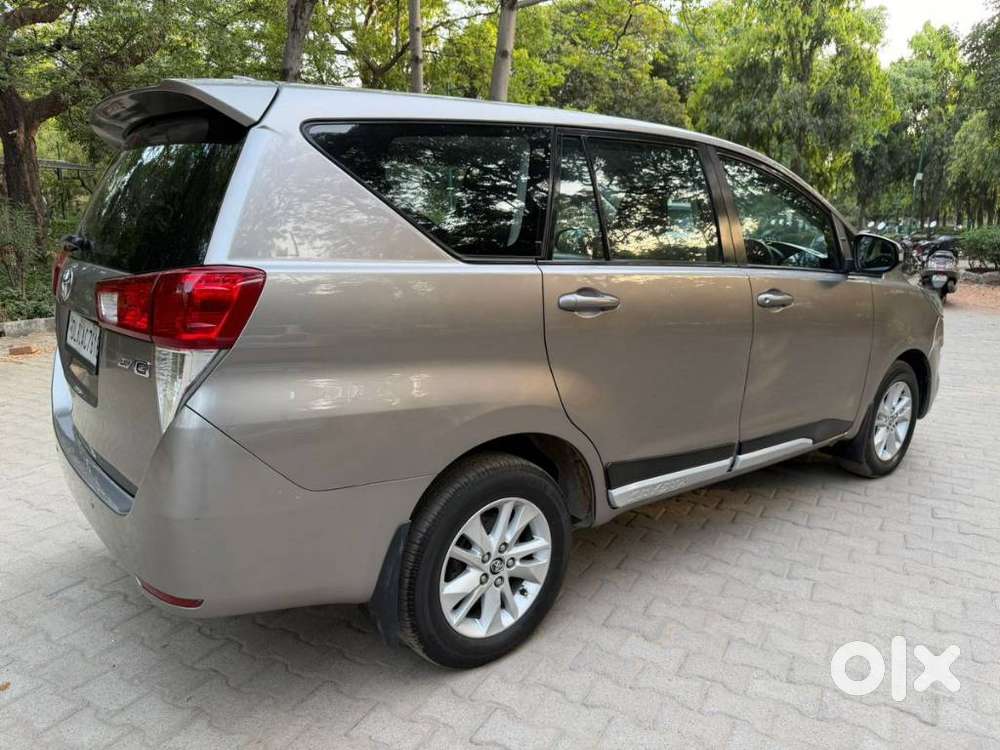 Toyota Innova Crysta 2.7 Gx At 8s, 2016, Petrol