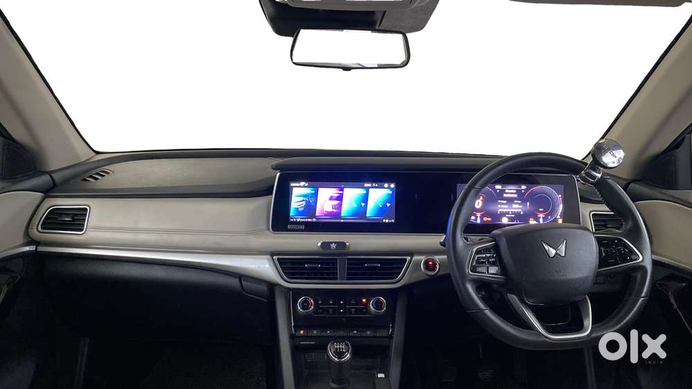 Mahindra Xuv700 2.0 Ax 7 Petrol Mt Str, 2021, Petrol