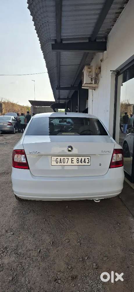 Skoda Rapid Elegance Mt 1.6 Mpi  White  Excellent Condition