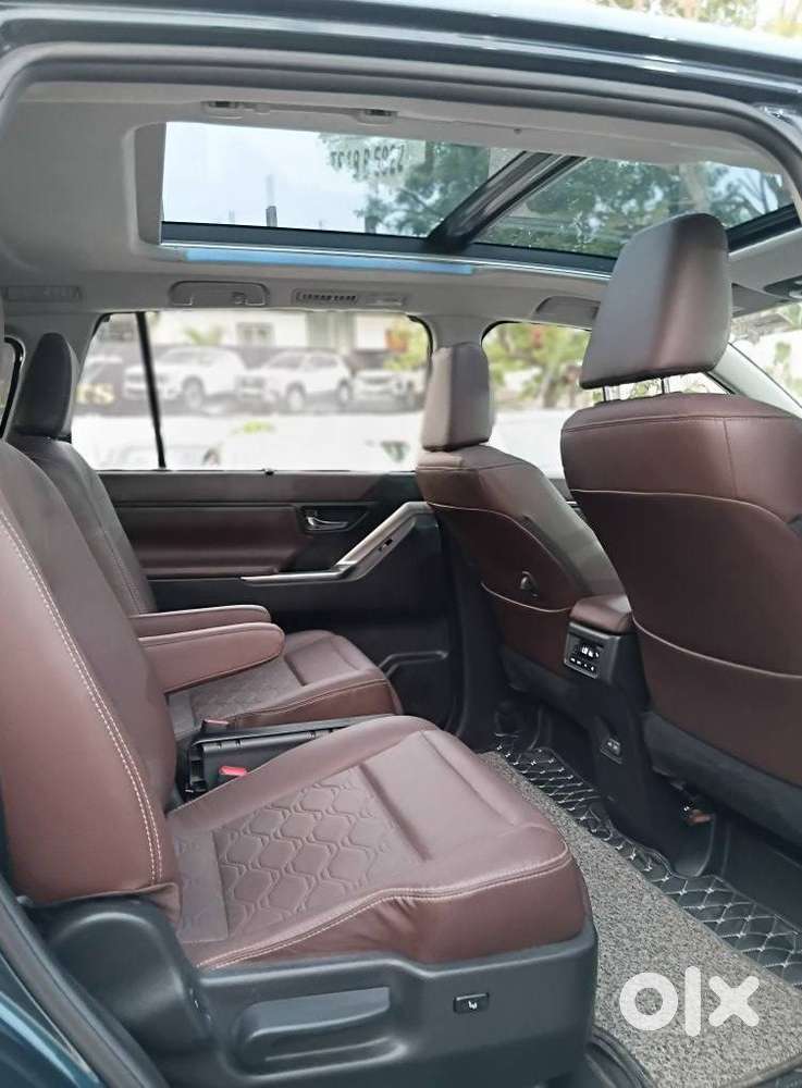 Toyota Innova Hycross 2.0 Zx Hybrid 7 Str, 2023, Petrol
