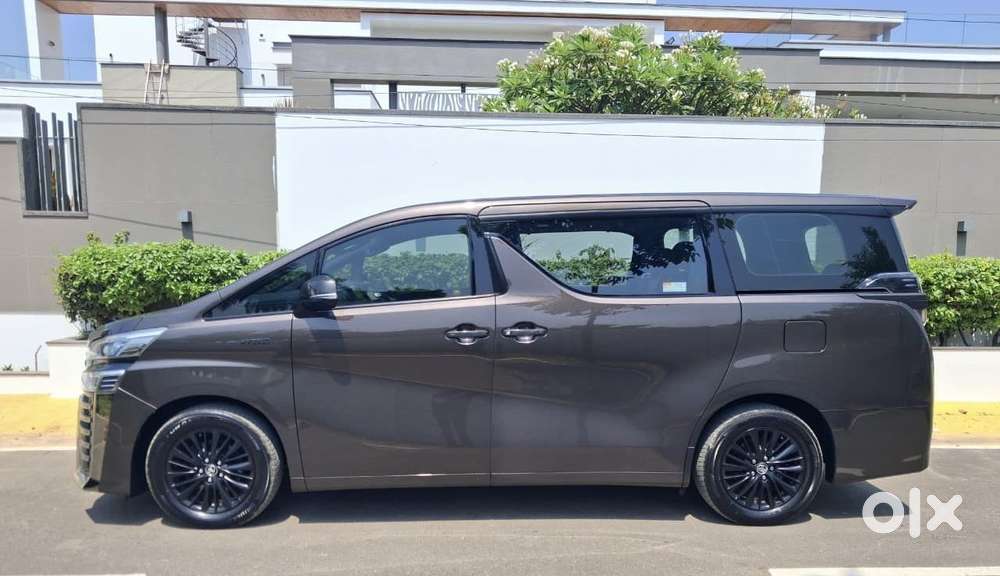 Toyota Vellfire 2.5 Executive Lounge, 2021, Petrol
