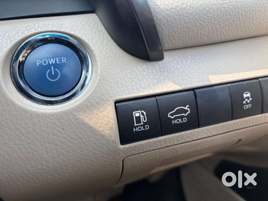 Toyota Camry, 2020, Petrol