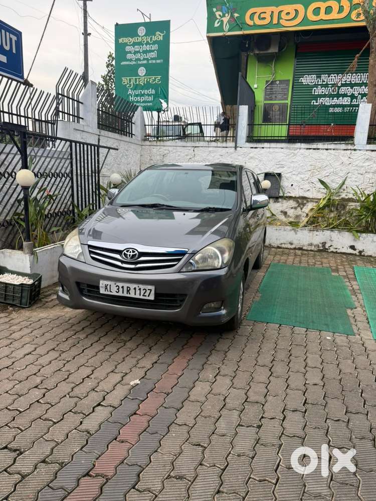 Toyota Innova V