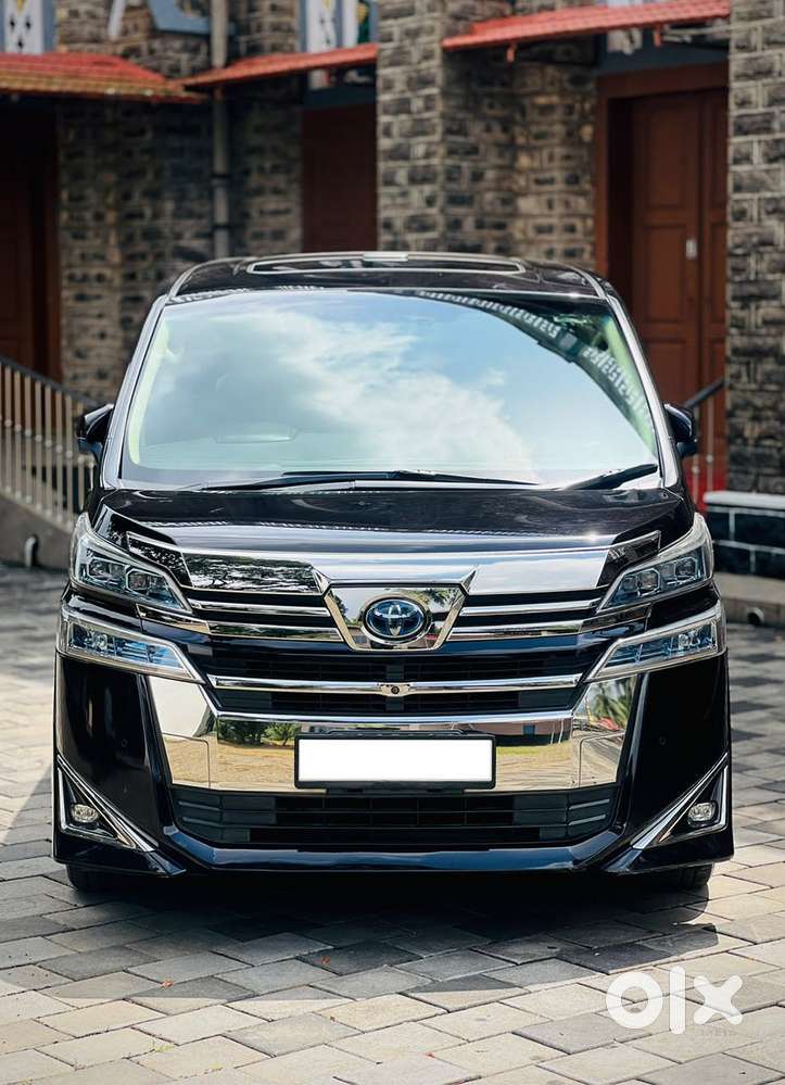 Toyota Vellfire 2.5 Executive Lounge, 2020, Cng & Hybrids