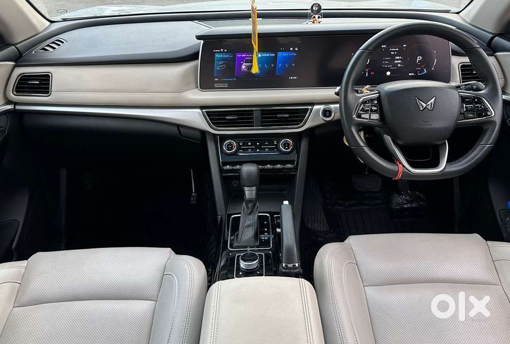 Mahindra Xuv700 2.2 Ax 7 Diesel At Str, 2024, Diesel