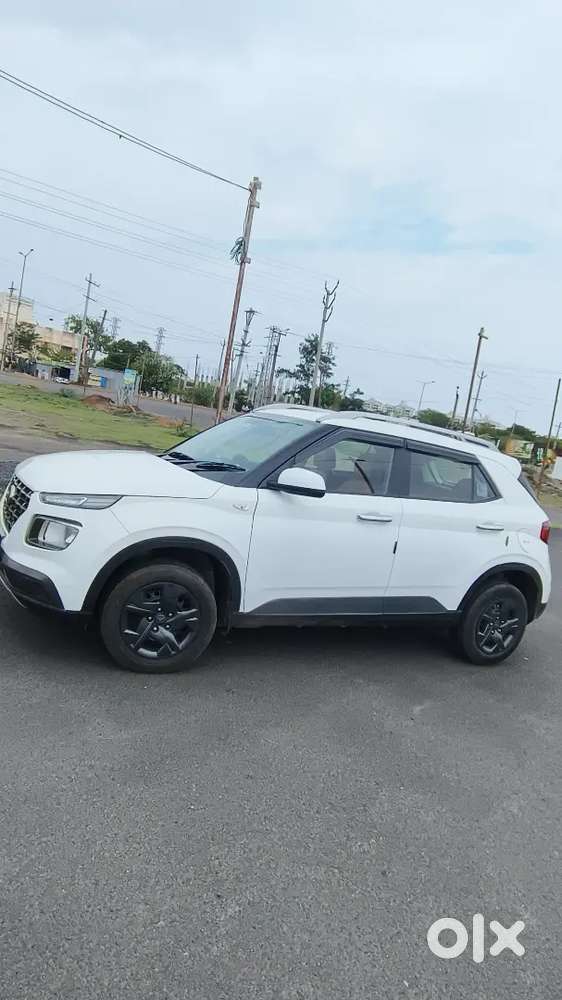Hyundai Venue 2020 Petrol Well Maintained