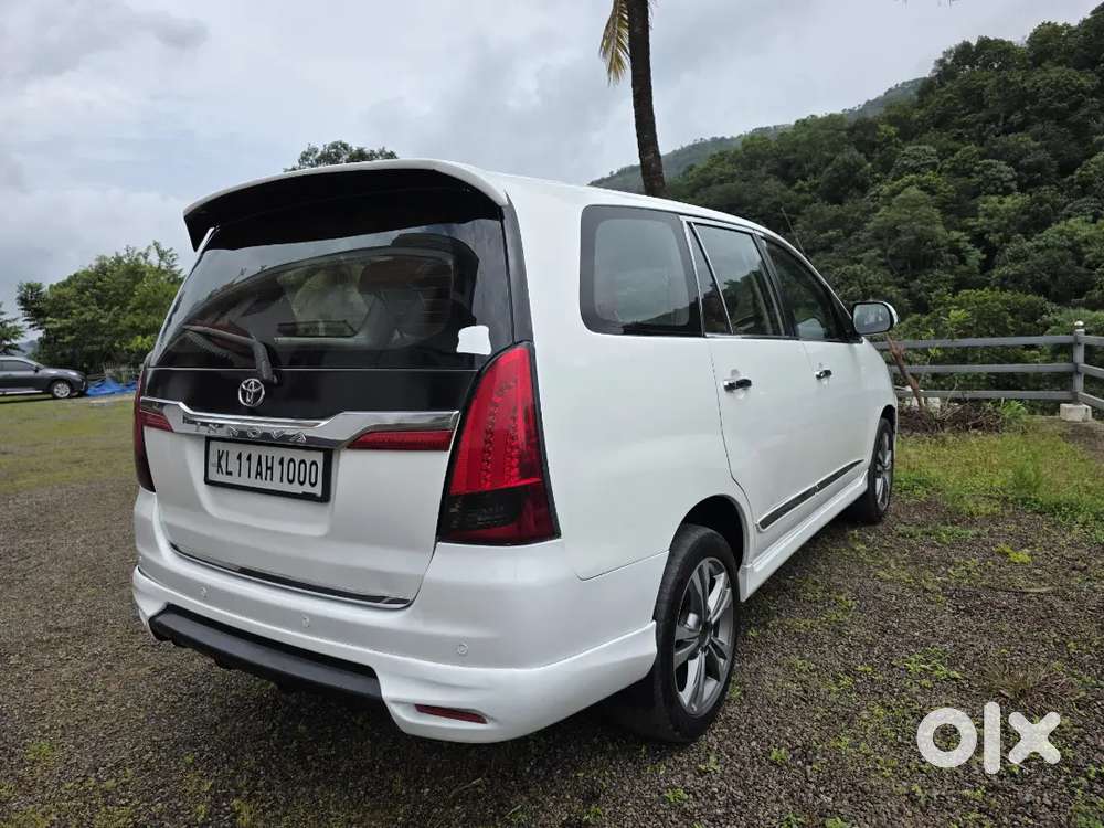 Toyota Innova 2011 Diesel Car