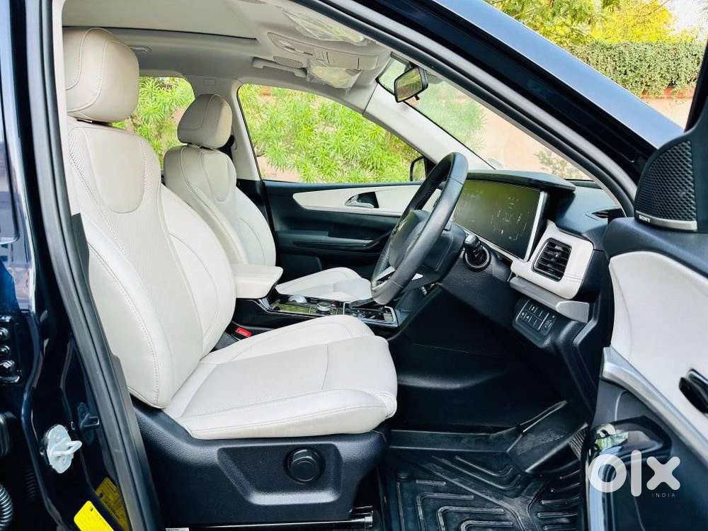 Mahindra Xuv700 2.0 Ax 7 Petrol At Luxury Pack Str, 2024, Petrol