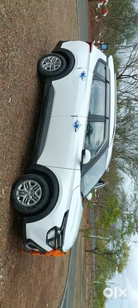 Kia Carens 2023 Petrol 320000 Km Driven