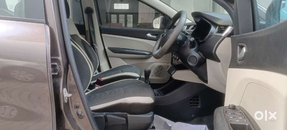 Renault Triber Rxz, 2022, Petrol