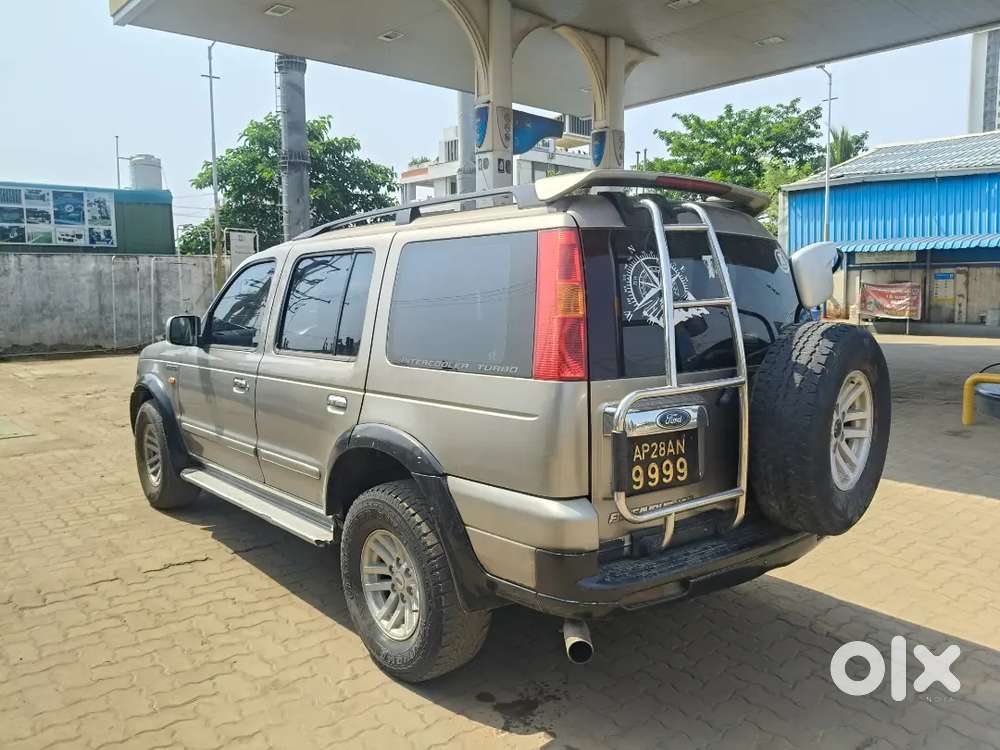 Ford Endeavour 2004