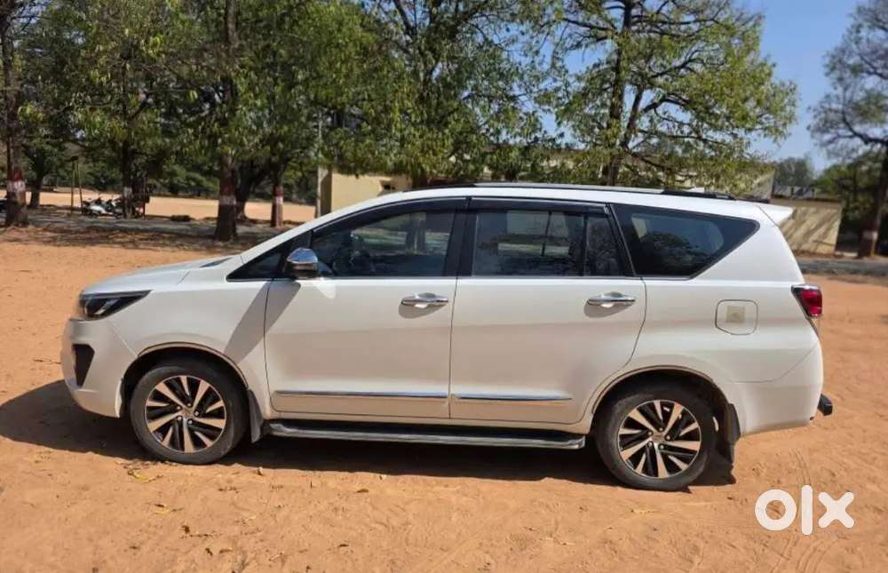 Toyota Innova Crysta  2.4g At Brand New Condition 2022