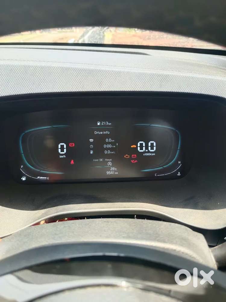 Excellent Condition Kia Carrens