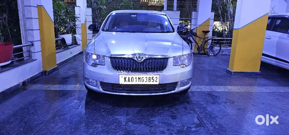 Skoda Superb 2011 Diesel 80000 Km Driven