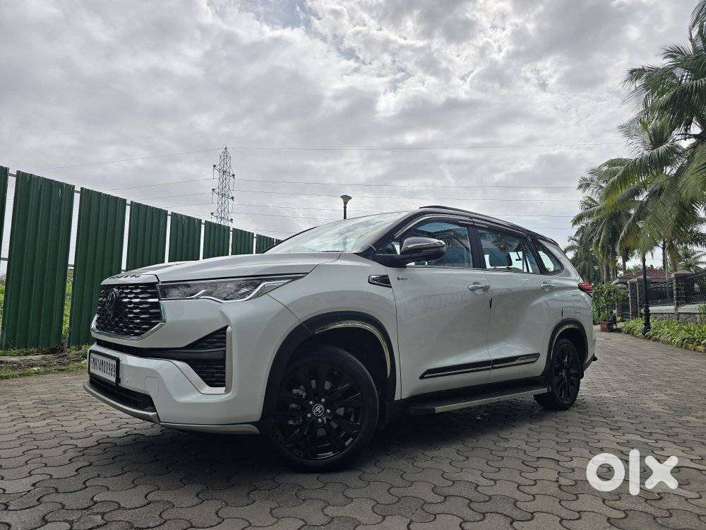Toyota Innova Hycross 2.0 Zx (o) Hybrid 7 Str, 2025, Petrol