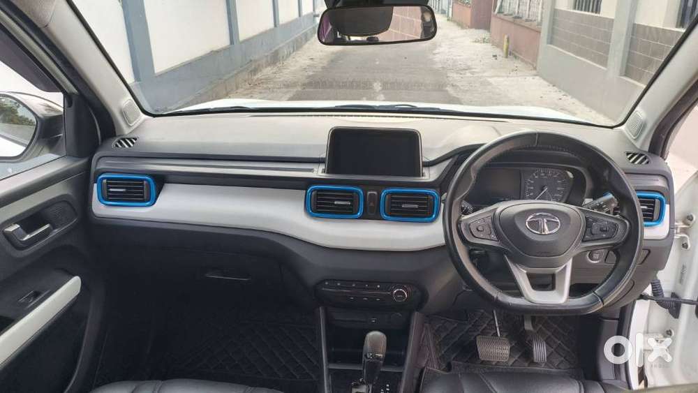 Tata Punch 1.2 Revotron Creative Amt Dual Tone, 2022, Petrol
