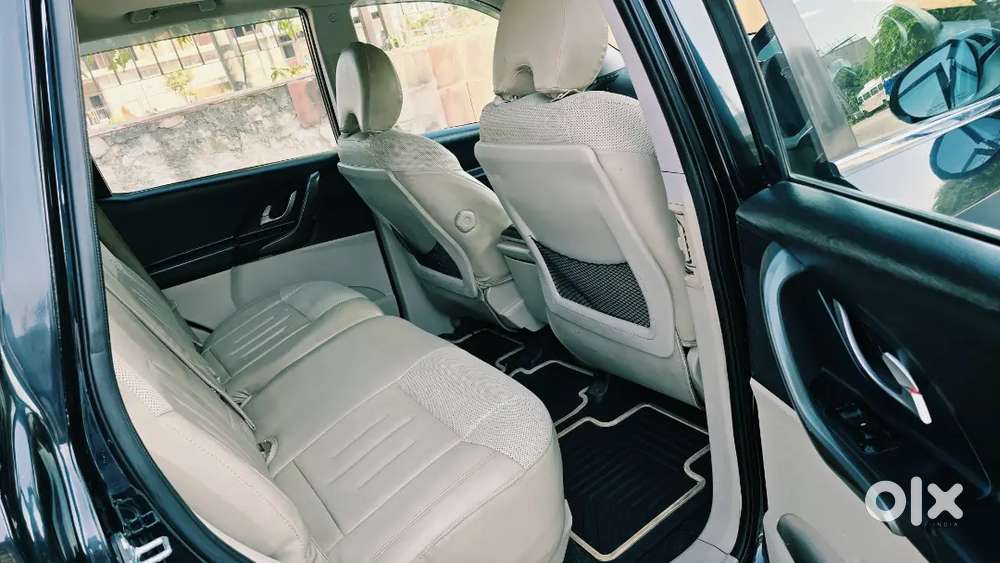 Mahindra Xuv500 W10 2017