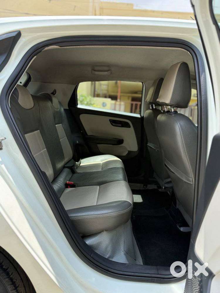Tata Altroz 1.2 Xt, 2022, Petrol