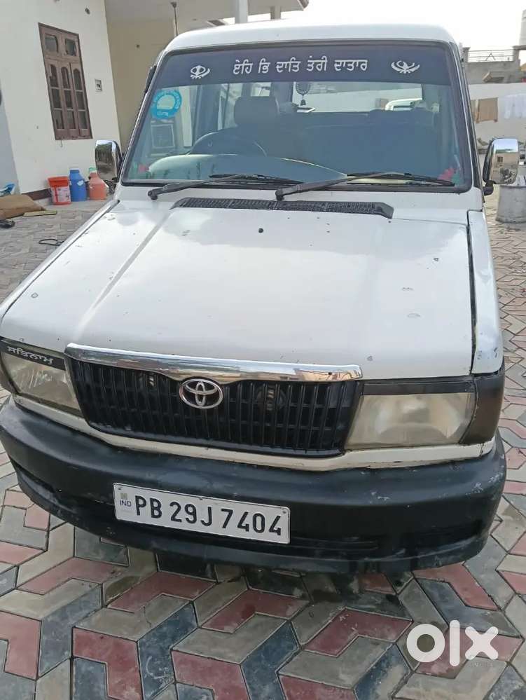 Toyota Qualis 2002 Diesel 240000 Km Driven