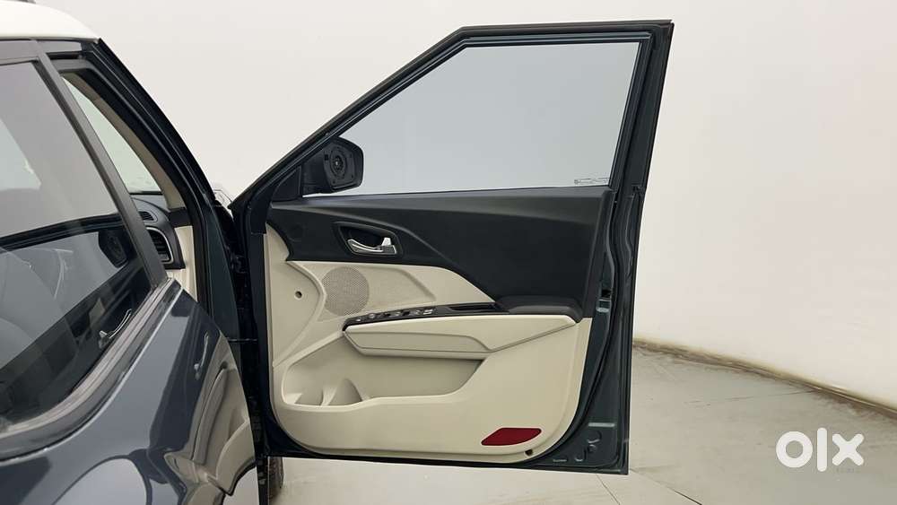 Mahindra Xuv300 W8 1.5 Diesel Dual Tone, 2021, Diesel