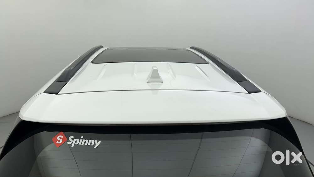 Mahindra Xuv700 2.0 Ax 5 Petrol Mt Str, 2022, Petrol