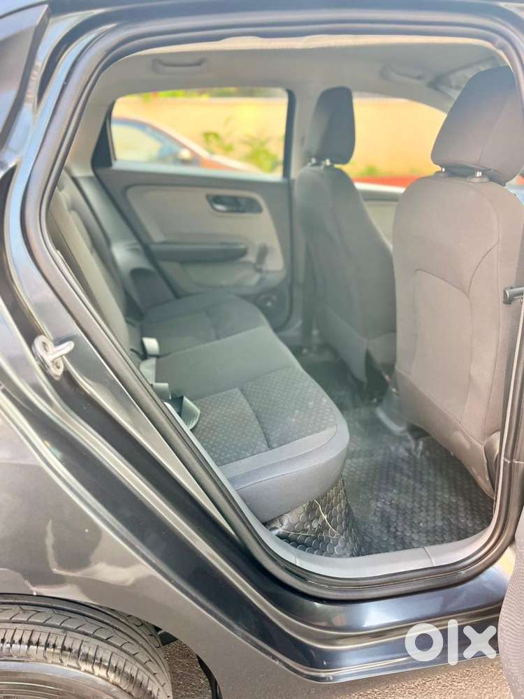 Tata Altroz 1.2 Xe, 2021, Petrol