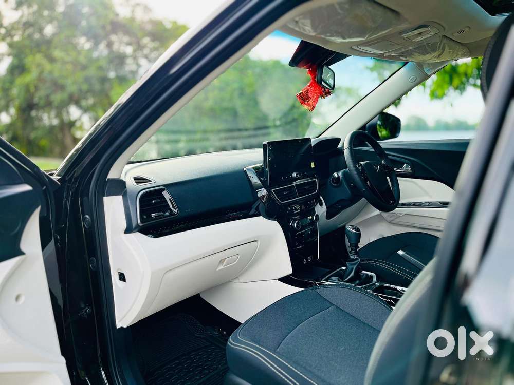 Mahindra Xuv 3xo Ax5 Pm Mt, 2026, Petrol