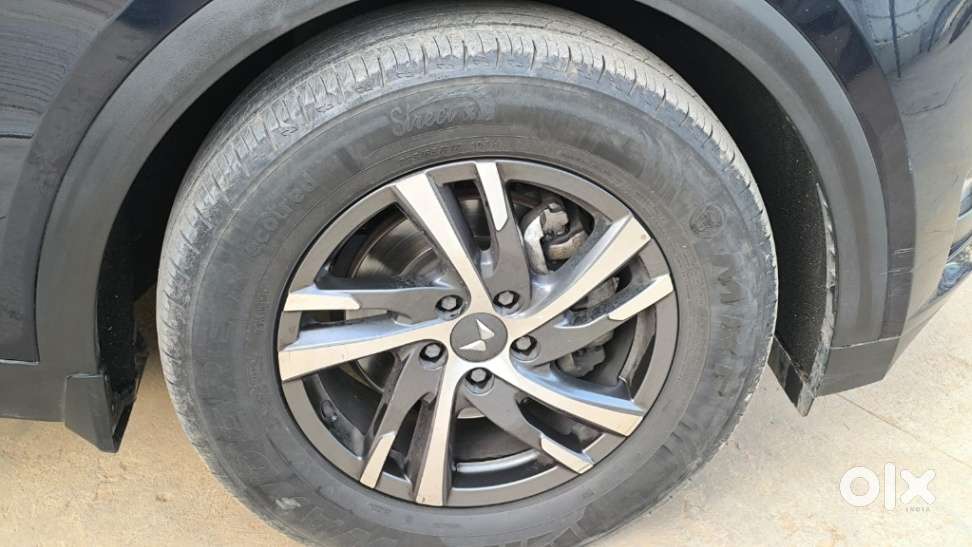 Mahindra Xuv700 2.0 Ax 5 Petrol Mt 7 Str, 2022, Petrol