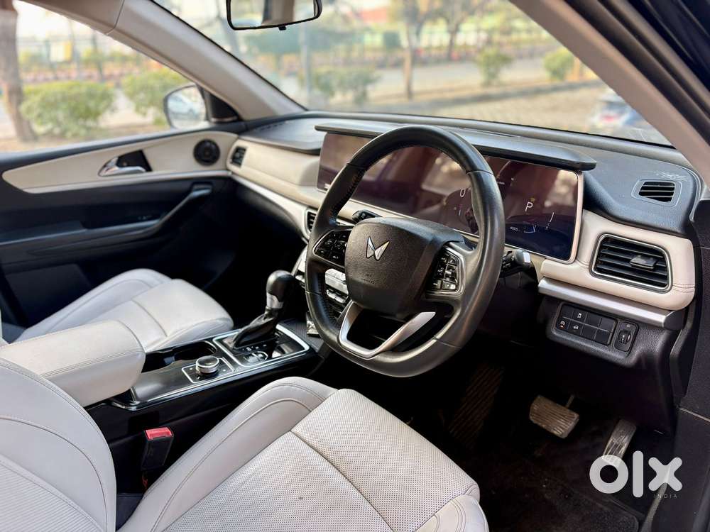 Mahindra Xuv700 2.0 Ax 7 Petrol At Luxury Pack Str, 2024, Petrol