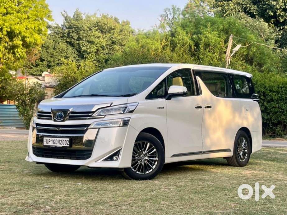 Toyota Vellfire 2.5 Executive Lounge, 2022, Petrol