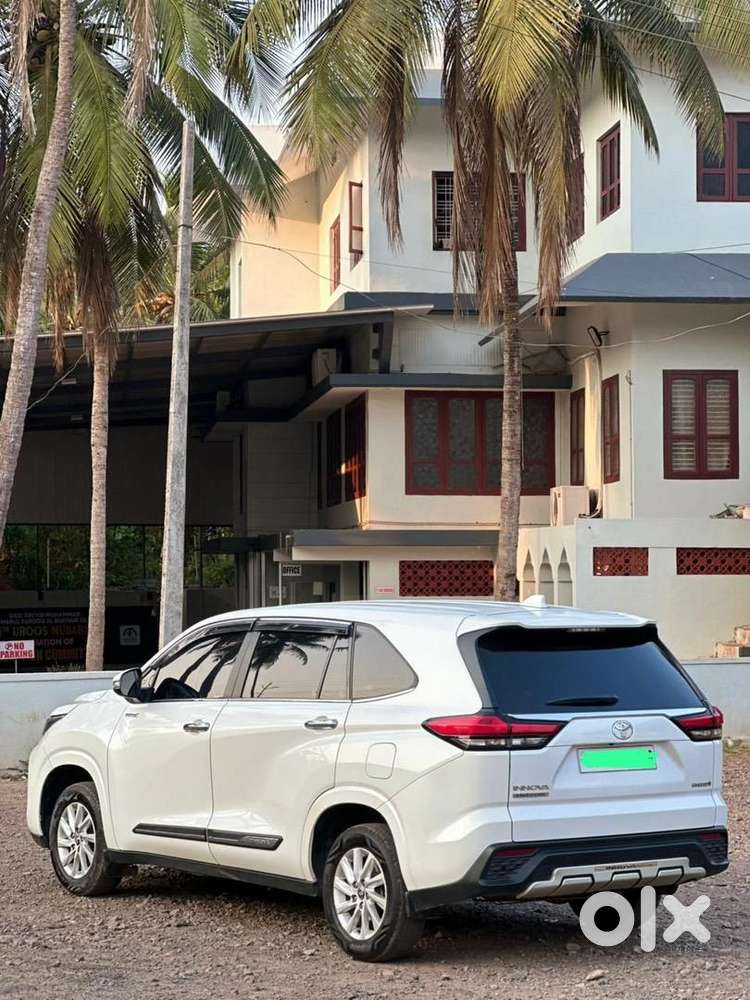 Toyota Innova Hycross 2024 Petrol Well Maintained