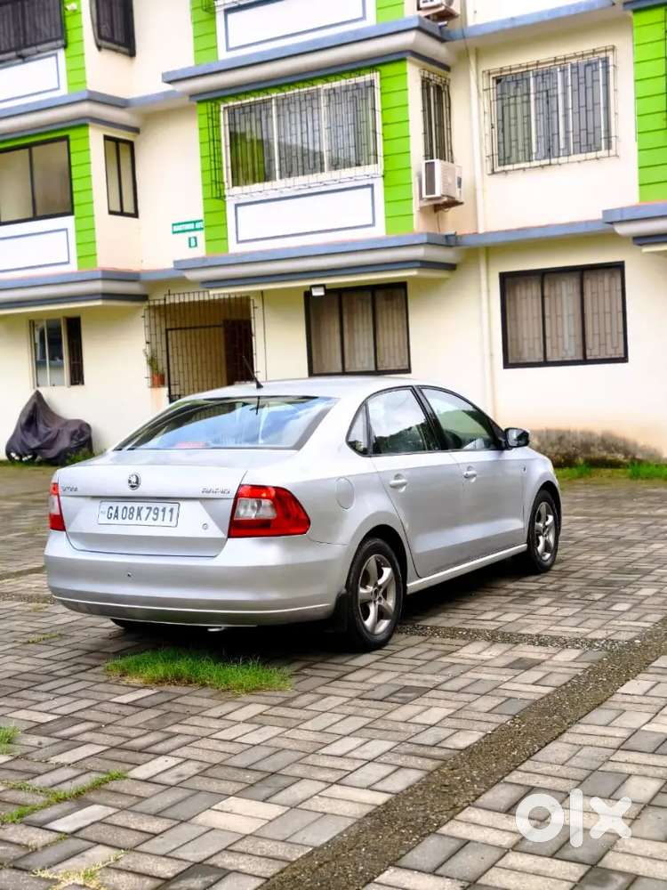 Skoda Rapid Elegance 2014 Petrol