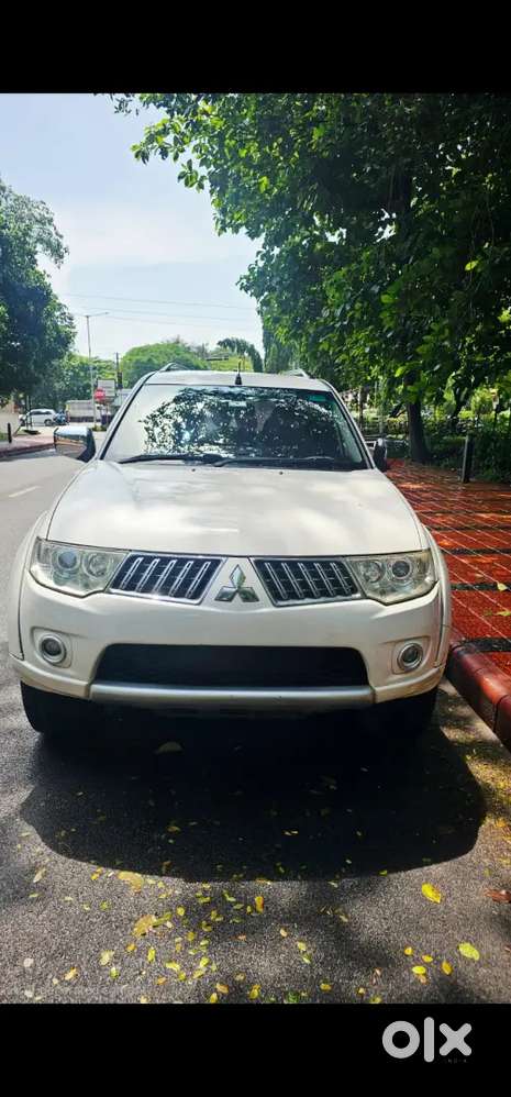 Mitsubishi Pajero Sport 2013 Diesel 200000 Km Driven
