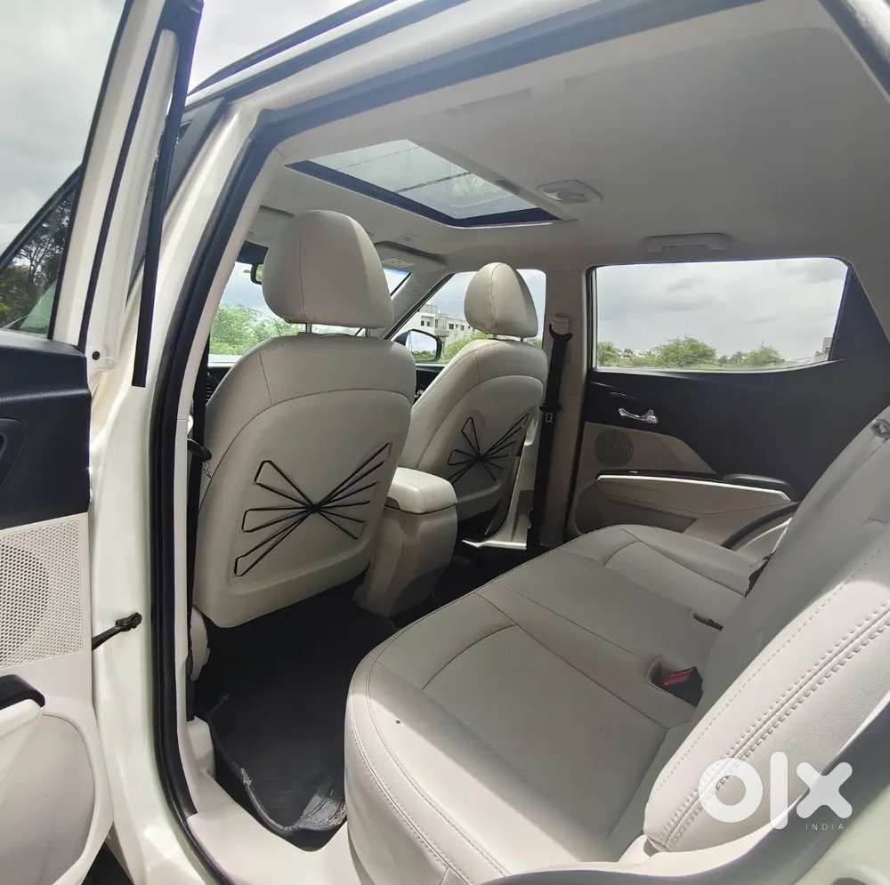 Mahindra Xuv300 W8 (o) Showroom Condition